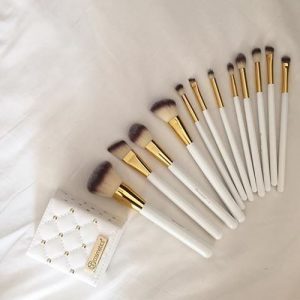 WHITE STUDDED ELEGANCE 12 PIECE BRUSH SET BY BH COSMETICS